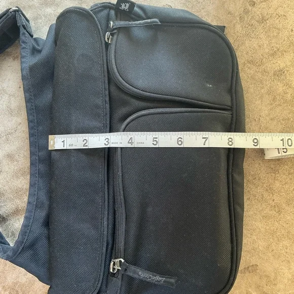 Eagle Creek Cross Body travel bag - Picture 6 of 7